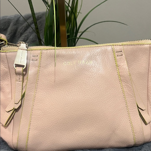 Cole Haan Light Peach Crossbody /Shoulder Bag EUC Retail $145 - Picture 2 of 10